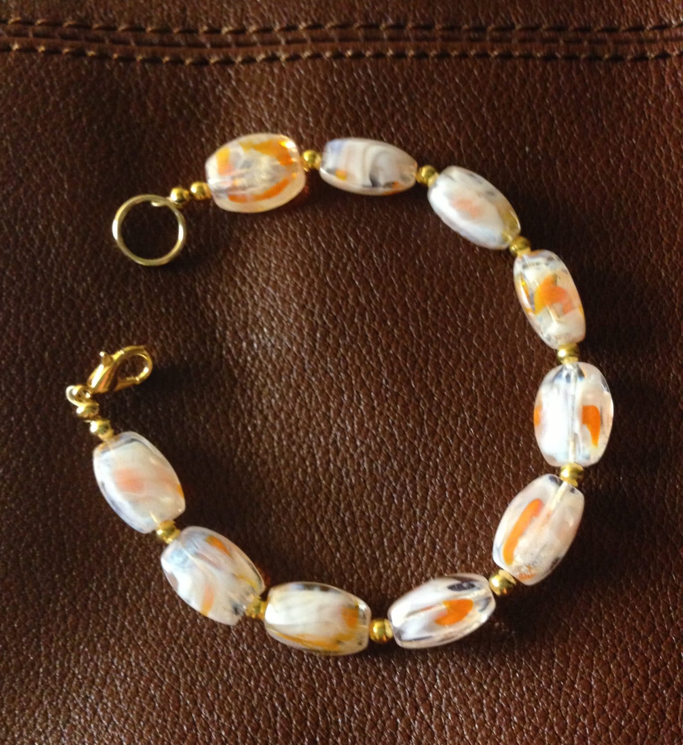 Orange & Weiß Wirbel Glas Perlen Armband Orange & Weiß Wirbel Glas Perlen Armband von AMRossJewelry