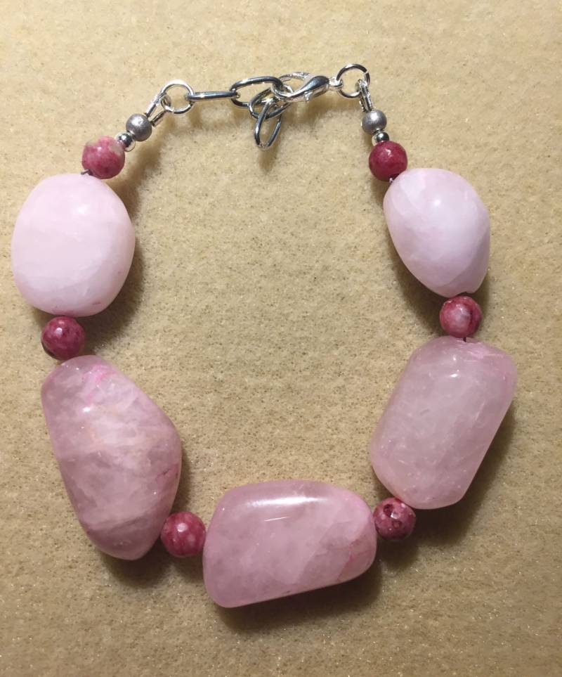 Rosa Quarz Armband Mit Rosa Katzenaugen Perlen von AMRossJewelry