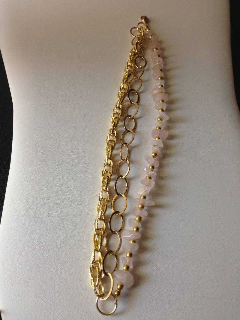 Rosa Quarz Chip Gold-Ton Doppelte Kettenarmband Rosa Quarz Chip Gold-Ton Doppelte Kettenarmband von AMRossJewelry