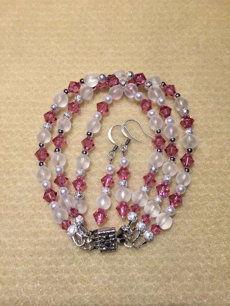 Rosa Swarovski Kristallarmband Und Ohrringe Set Mit Seaglass Silber Perlen Rosa Swarovski Kristallarmband Und Ohrringe Set Mit Seaglass Silber Perlen von AMRossJewelry