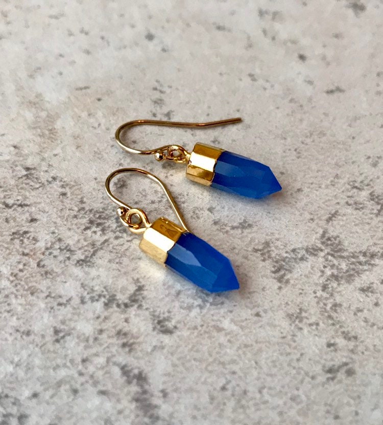 Saphirblaue Quarz Winzige Spike Ohrringe von AMSJewels