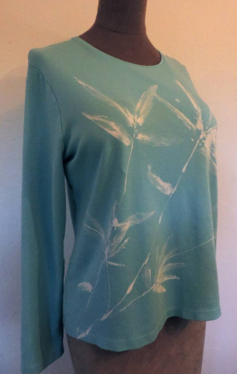 Ecoprint Langarm-Baumwolle T, Weißer Bambus Drucke Auf Hell Türkisblau, "Blau Und Weiß Bambus" von AMaterialsGirl