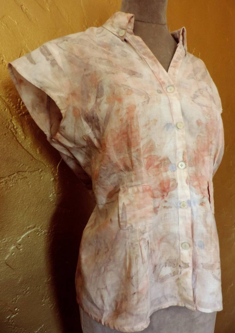 Gefärbt, Eco Print Große Leinen Bluse in Weichen Pfirsich, Mauve Und Hellgrau - Blätter von AMaterialsGirl