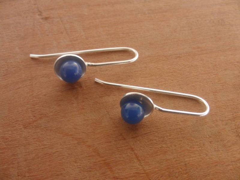 Handgemachte Sterling Silber Blauer Achat Ohrringe Moderner Minimalist Schmuck von AMjewelryStudio