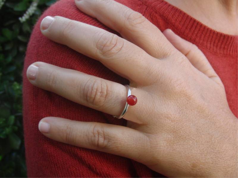 Handgemachter Solitaire Aus Sterlingsilber Mit Karneol von AMjewelryStudio