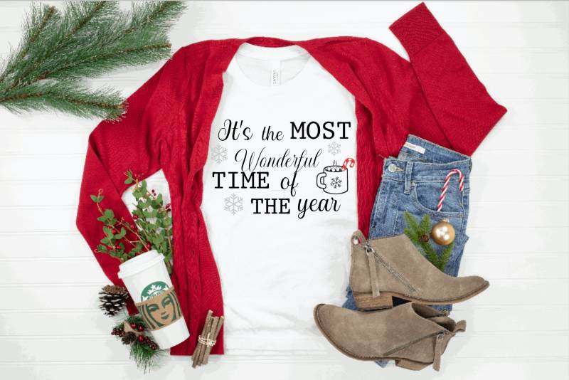Es Ist Die Schönste Zeit Des Jahres Weihnachtsurlaub Umstandsshirt von AMommysLoveCo