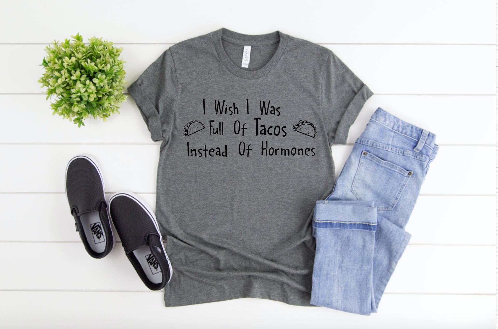 Ich Wünschte, Ich Wäre Voll Von Tacos Statt Hormonen Umstandsshirt, Süßes Schwangerschaft Ankündigung Shirt, Photo Prop Shirt von AMommysLoveCo