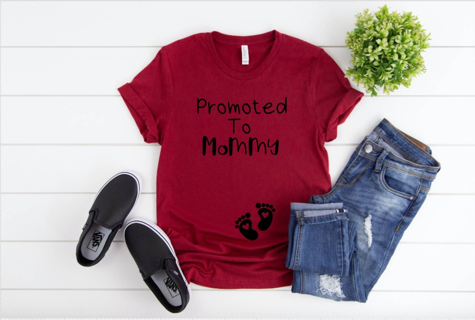 Promoted To Mommy Umstandsshirt, Süßes Schwangerschaft Ankündigung Shirt, Photo Prop Shirt von AMommysLoveCo