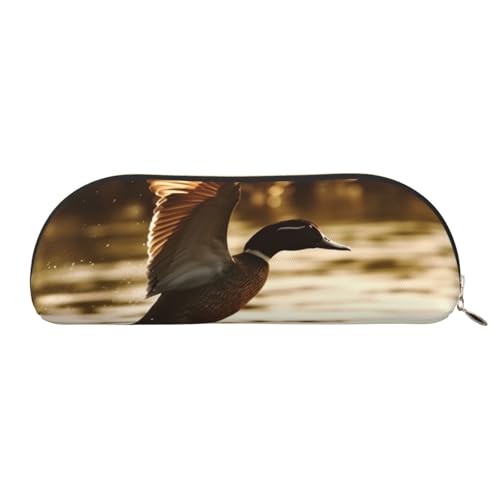 ANABPRMA Modernes Federmäppchen aus der Mitte des Jahrhunderts, Leder, halbrunde Aufbewahrungstasche – für Make-up, Stifte und wichtige Dinge, Duck Fly Upon River, Einheitsgröße, Schulranzen ANABPRMA Modernes Federmäppchen aus der Mitte des Jahrhunderts, Leder, halbrunde Aufbewahrungstasche – für Make-up, Stifte und wichtige Dinge, Duck Fly Upon River, Einheitsgröße, Schulranzen von ANABPRMA