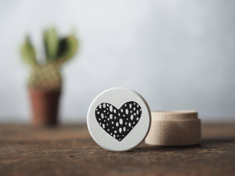 Hand Bemalt Ring-Box Mit Herz - Ehering Träger Kasten Hochzeitsandenken Engagement-Box Hochzeit Ring Box Von von ANAMARKOkids