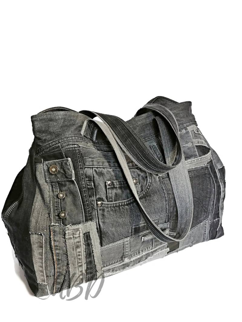 Übergroße Schwarz-Graue Recycled Jeans Tasche | Xl Denim Reisetasche Große Weekender Einkaufstasche Upcycled Umhängetasche von ANAbagsDesignStudio