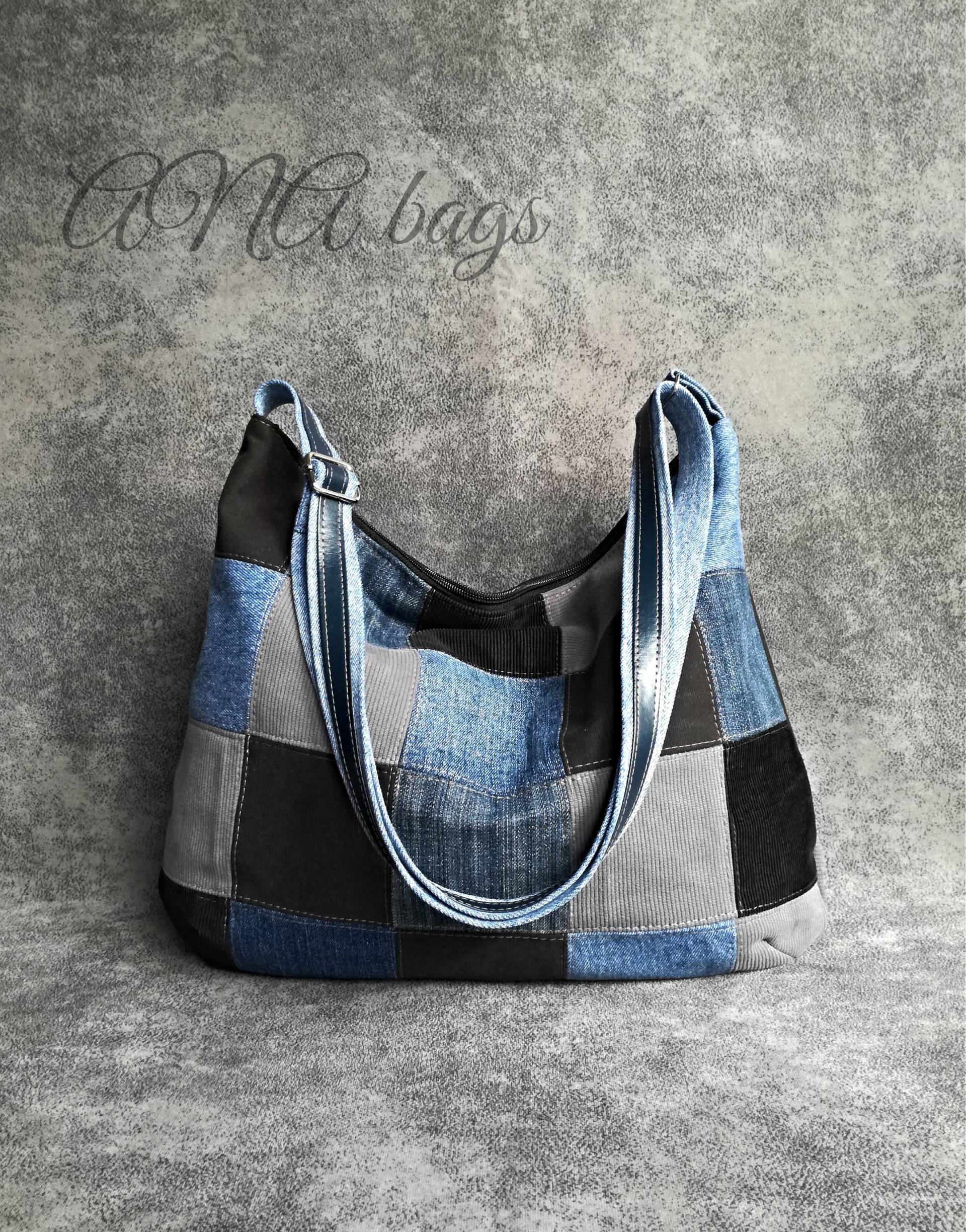 Upcycled Denim Umhängetasche Patchwork Jeanstasche Mit Reißverschluss von ANAbagsDesignStudio