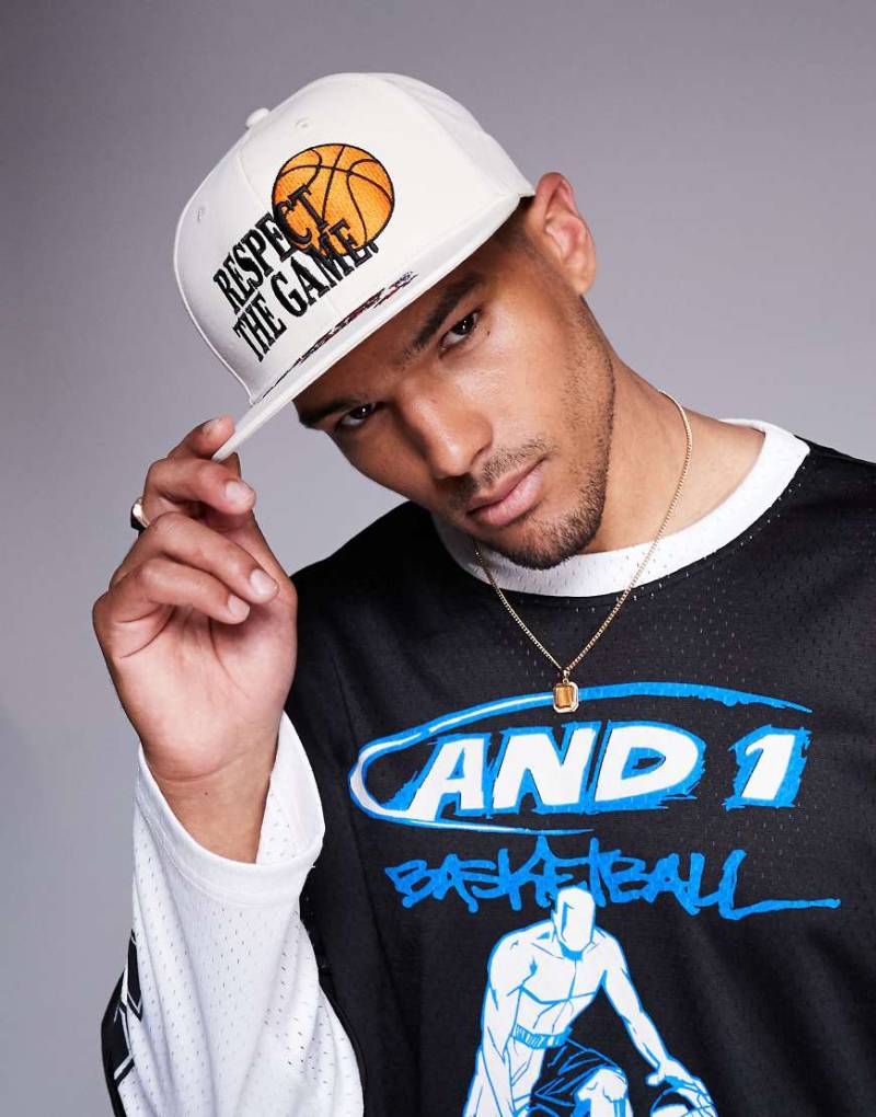 AND1 - Kappe in Cremeweiß mit Logo-Sportmotiv von AND1