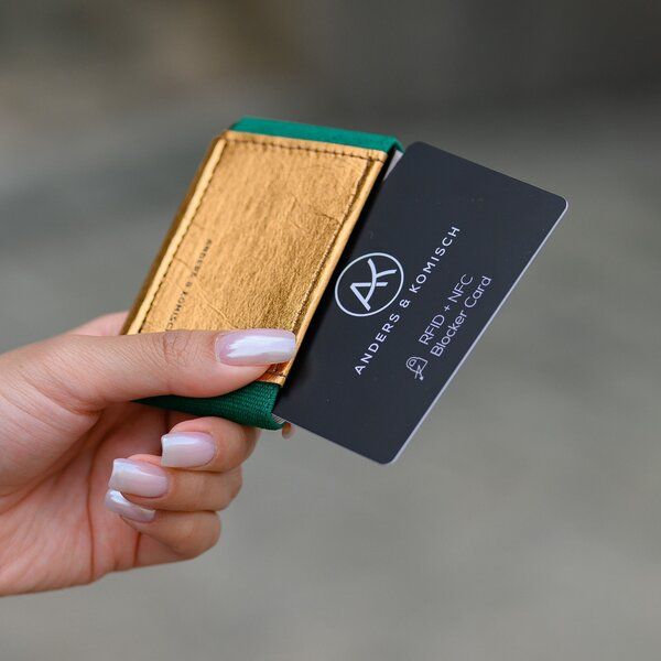 ANDERS & KOMISCH Kleines Portemonnaie Gold mit RFID Schutz - A&K MINI Slim Wallet – A&K MINI Bundle von ANDERS & KOMISCH