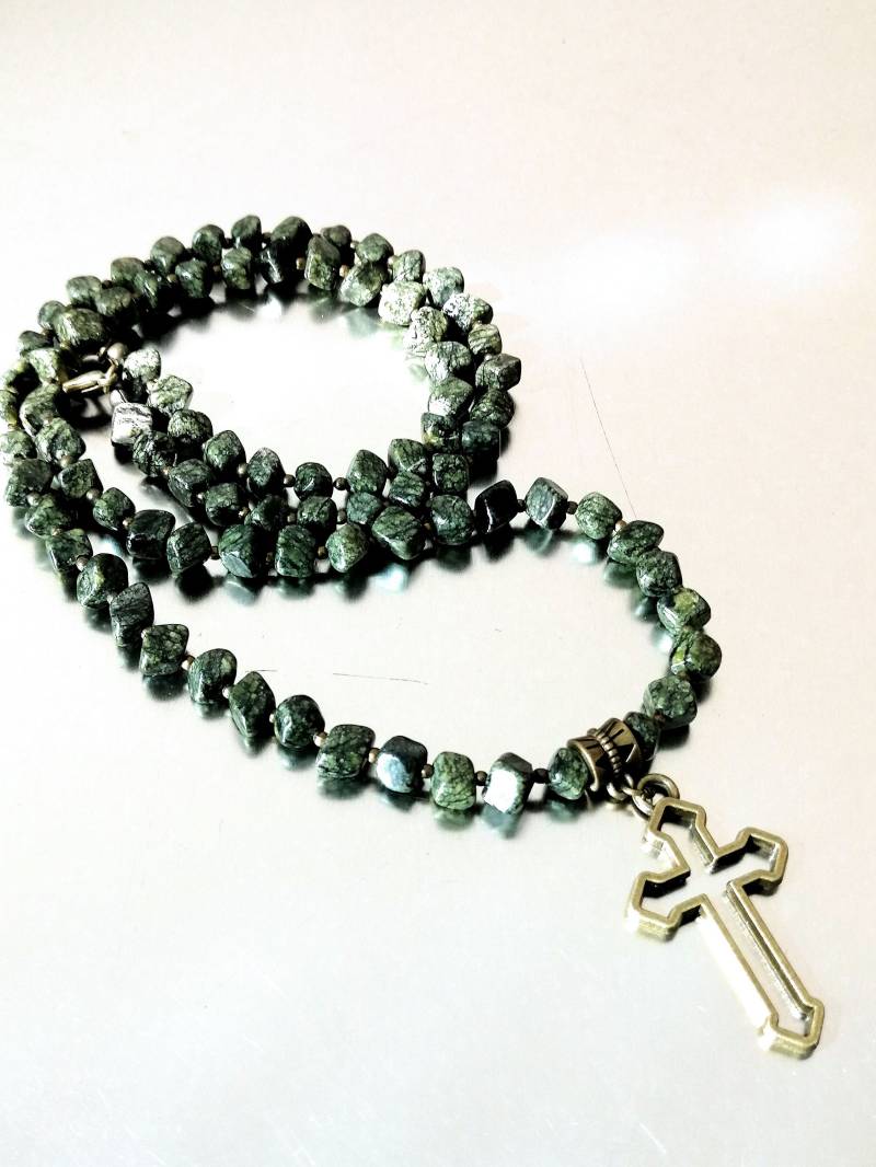 Bronze-Kreuzperlenkette, Grüne Steinkette Für Herren, Serpentinenkette, Geschenk Ihn, Religiöser Schmuck, Lange Steinperlenkette Bronze-Kreuzperlenkette, Grüne Steinkette Für Herren, Serpentinenkette, Geschenk Ihn, Religiöser Schmuck, Lange Steinperlenkette von ANFRAcreations