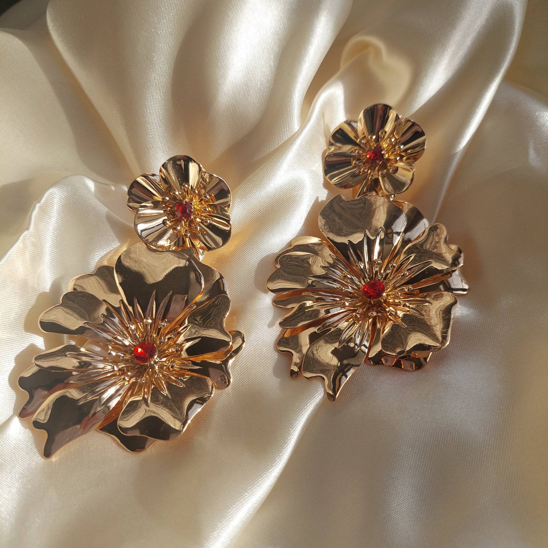 Glamorous Floral Statement Earrings - Large Gold Drop Dangles With Red Rhinestones, Chic Gift For Her, Party Jewelry Glamorous Floral Statement Earrings - Large Gold Drop Dangles With Red Rhinestones, Chic Gift For Her, Party Jewelry von ANGELENADE