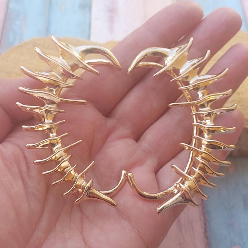 Gothic Spiked Skeleton Ear Cuffs - Unique Statement Jewelry For Left & Right Ears von ANGELENADE