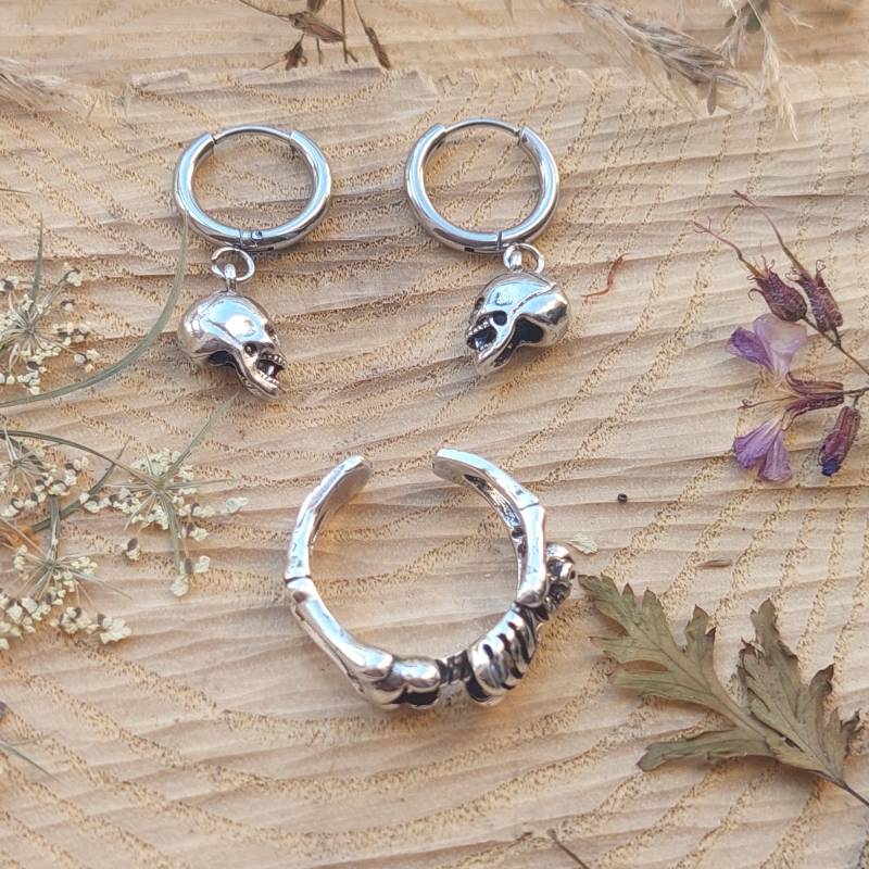 Gothic Totenkopf Schmuck Set - Vintage Silber Ohrringe & Klapp-Schädelring, Punk Rock Unisex Accessoire, Halloween Geschenk Für Sie Ihn Gothic Totenkopf Schmuck Set - Vintage Silber Ohrringe & Klapp-Schädelring, Punk Rock Unisex Accessoire, Halloween Geschenk Für Sie Ihn von ANGELENADE