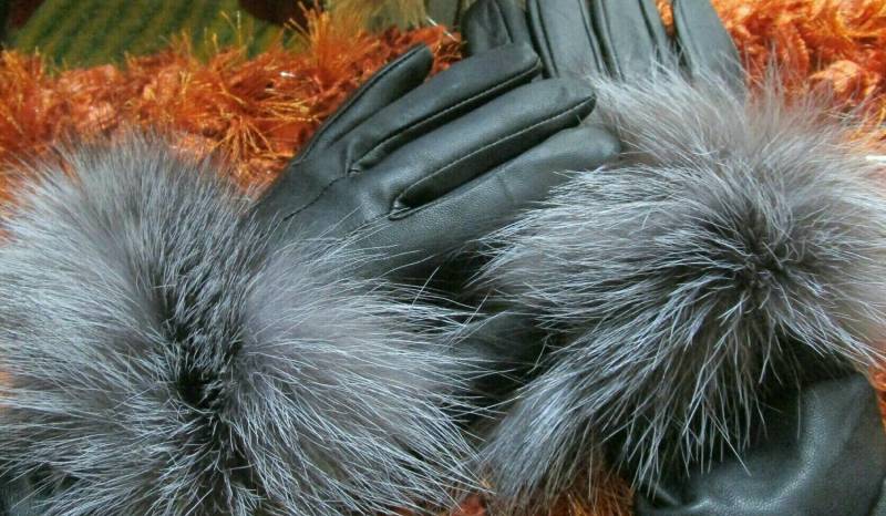 Schwarze Leder Handschuhe Mit Silberfuchs Trimmenbrandneu Echtpelz von ANGELLSFURS