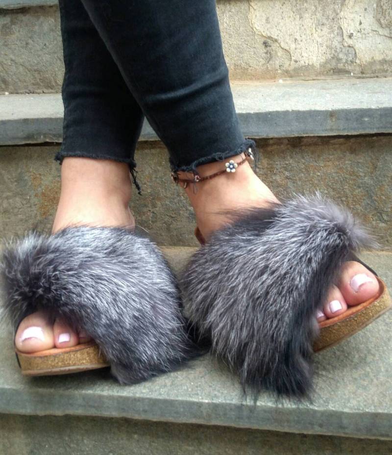 Silberfuchs Pelz-Mulesbrandneu Echtpelz Silberfuchs Pelz-Mulesbrandneu Echtpelz von ANGELLSFURS