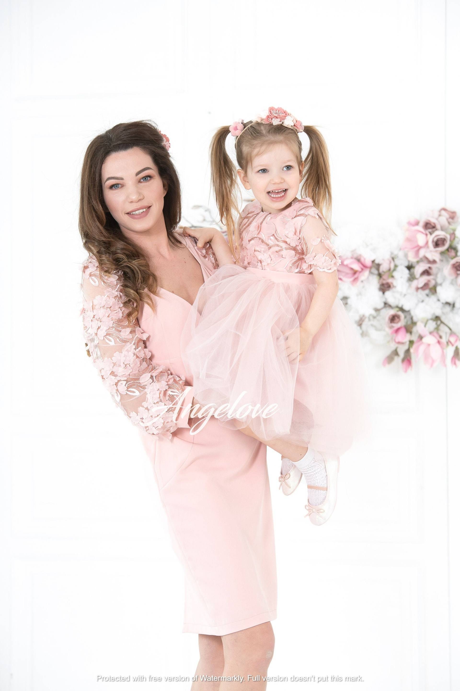 Mama Und Ich Kleiden Familien Outfits Passende Baby Spitze 3D Blumen Mutter Tochter von ANGELOVEStore