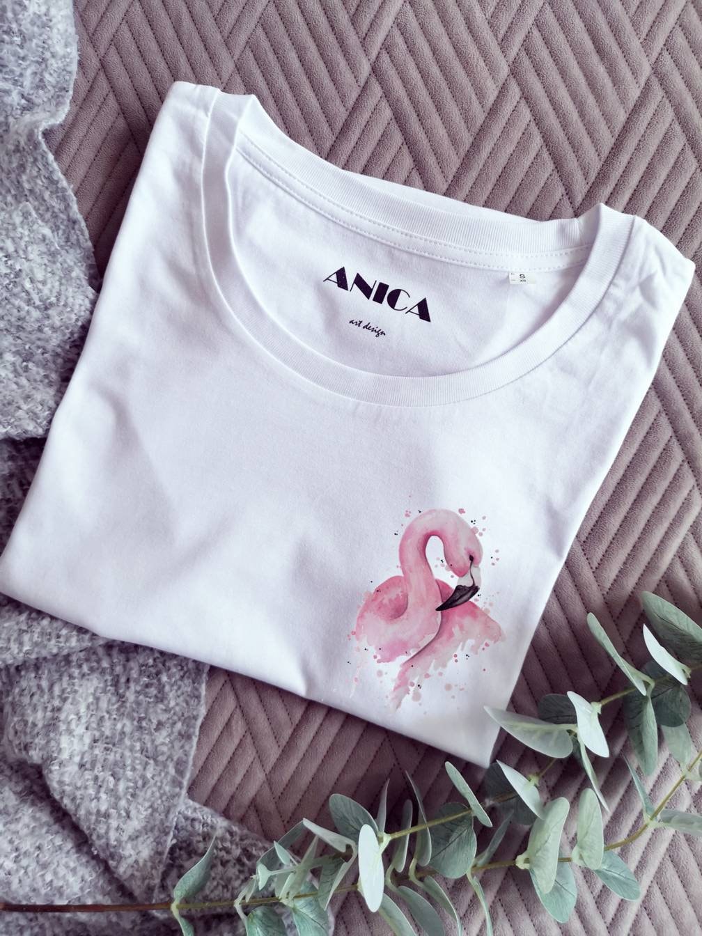 Aquarell Flaming Shirt, T Shirt Geschenk, Damen T-Shirt Mit Kleinem Flamingo Muster, Kurzer Arm, Geschenk Für Frauen von ANICAartdesign