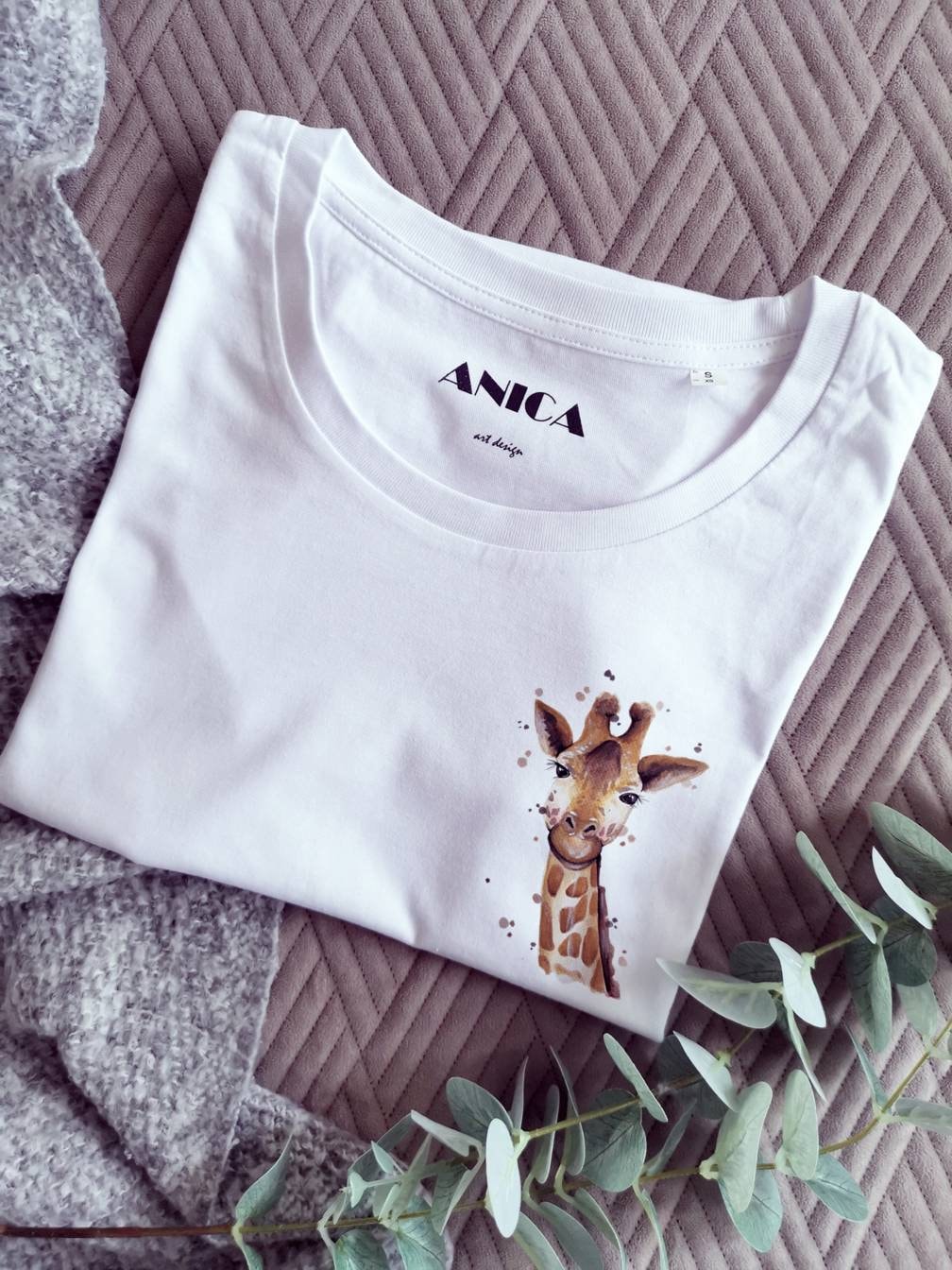 Damen T-Shirt Mit Giraffe, Kleine Zeichnung Einer Tierporträt, Geschenk Für Tierfreund, Geschenkidee Einen Zoomitarbeiter von ANICAartdesign