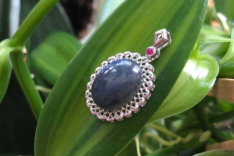 Dunkelblauer Labradorit Anhänger - Schwarze Kette Dunkler Perfektes Geschenk Muttertagsgeschenk Jeden Tag Tragen Edelstein Dunkelblauer Labradorit Anhänger - Schwarze Kette Dunkler Perfektes Geschenk Muttertagsgeschenk Jeden Tag Tragen Edelstein von ANJOworkshop