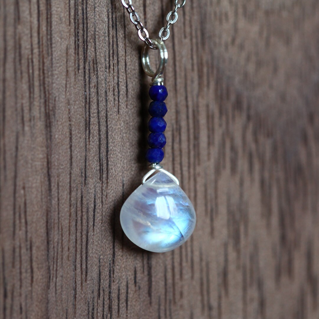 Mondstein Lazurit Lapislazuli Handgemachter Wire Wrapped Edelstein Schmuck - Juni Geburtsstein Halskette Silber Regenbogen Blau Kristall Anhänger von ANJOworkshop