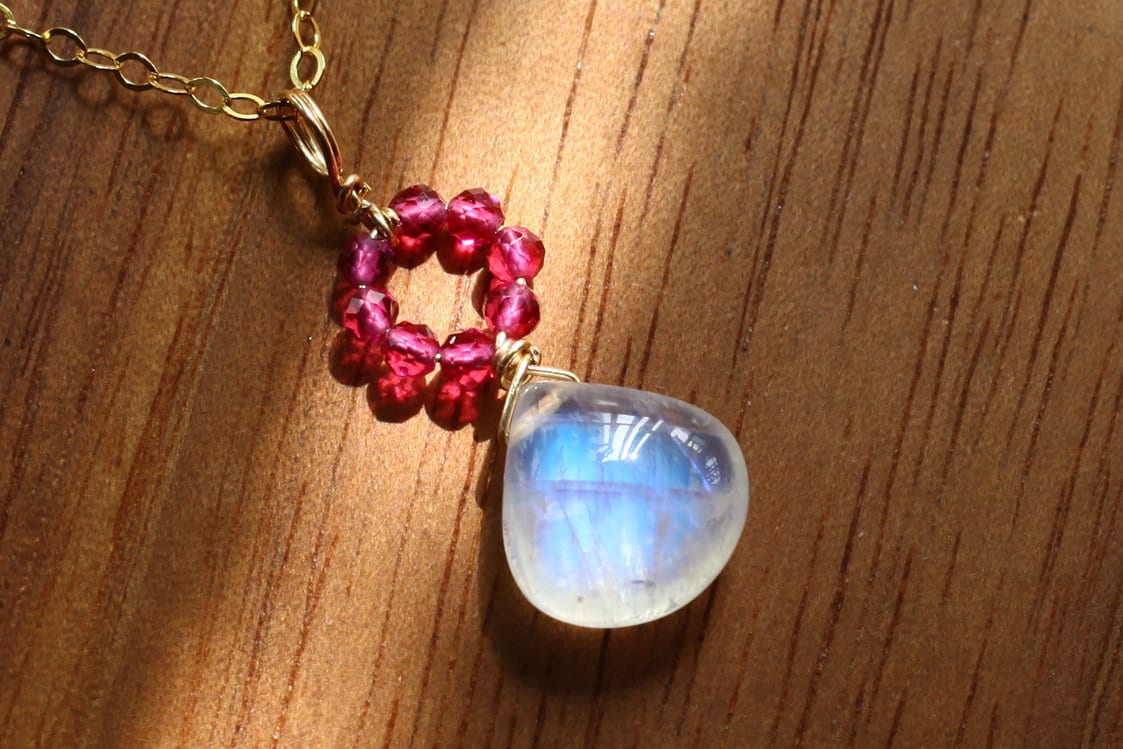 Mondstein Rubin Halskette - 14K Gold Filled 925 Sterling Silber Regenbogen Kristall Anhänger Juni Birthstone Wire Wrapped Schmuck Handgemacht von ANJOworkshop