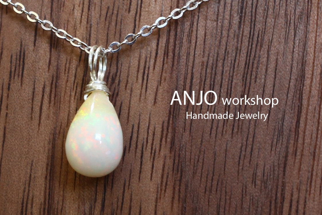 Opal - Handgefertigter Wire Wrapped Edelstein Schmuck Personalisierte Oktober Birthstone Halskette Silber Kristall Anhänger Individuelles Geschenk von ANJOworkshop