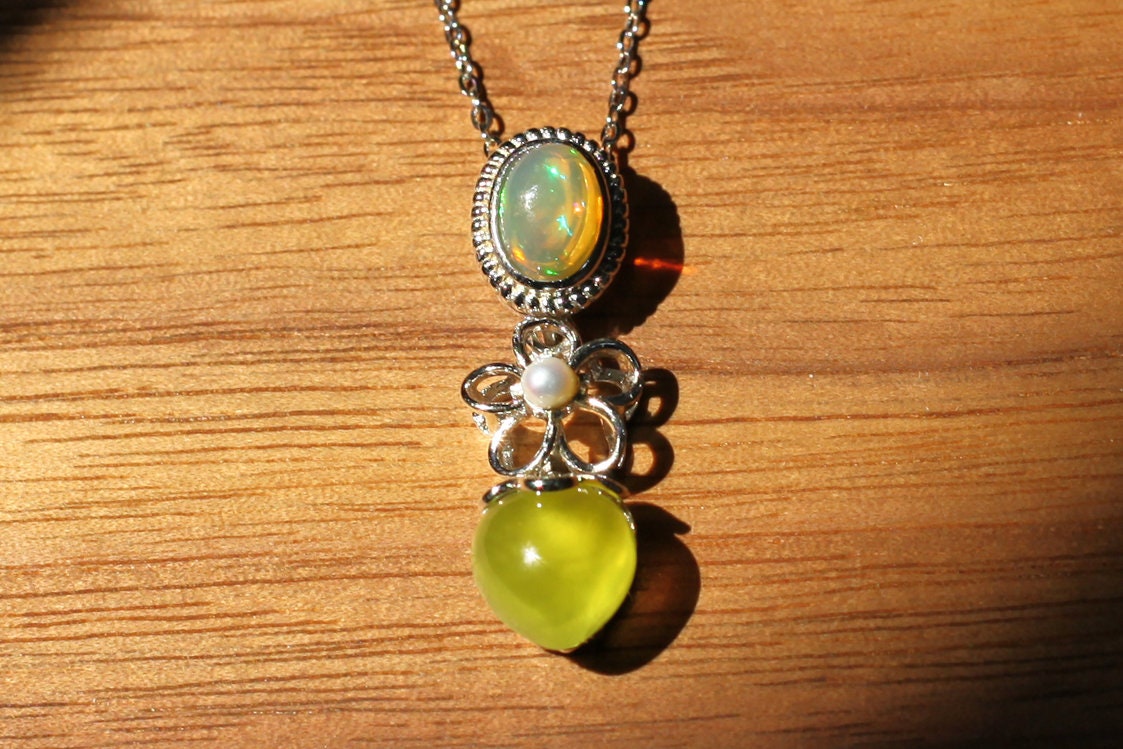 Regenbogen Opal - Fluorit Halskette Glitzer Anhänger Goldene Prehnit Goldener Kristall von ANJOworkshop