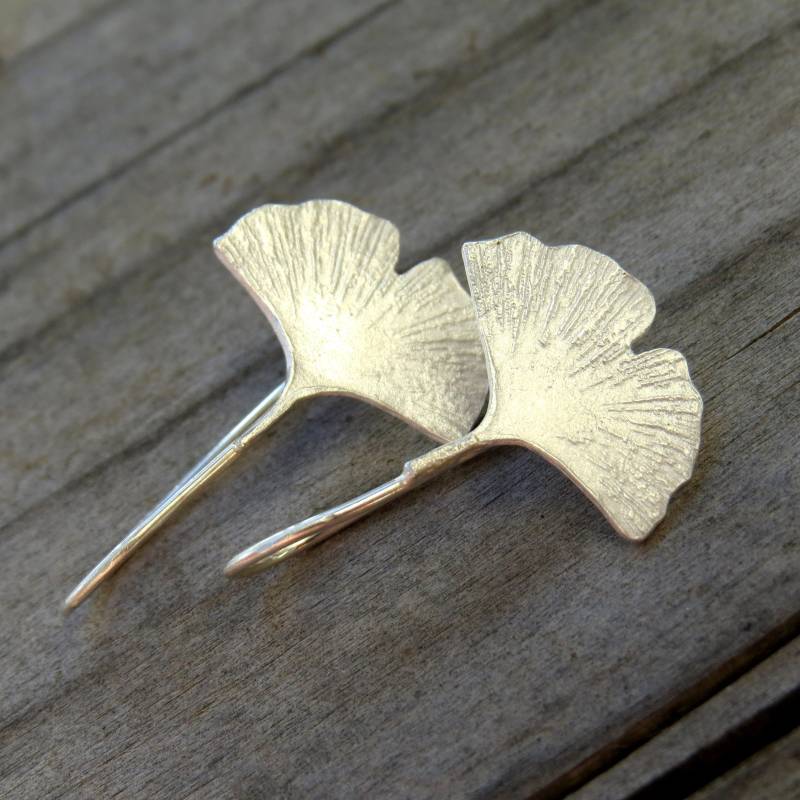Zierliche Ginkgo Ohrringe, Gingko Blatt Echtes Schmuck, Witchy Ohrringe Zierliche Ginkgo Ohrringe, Gingko Blatt Echtes Schmuck, Witchy Ohrringe von ANKIU
