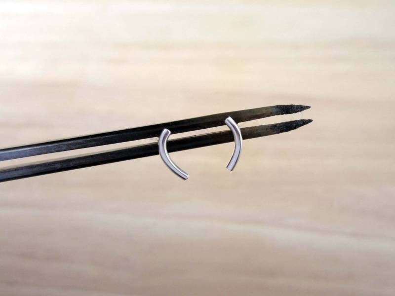 Einzelne Kurve Ohrring - Silber Linie Ohrstecker Übereinstimmende Kleine Gebogene Ohrringe Minimale von ANNACID