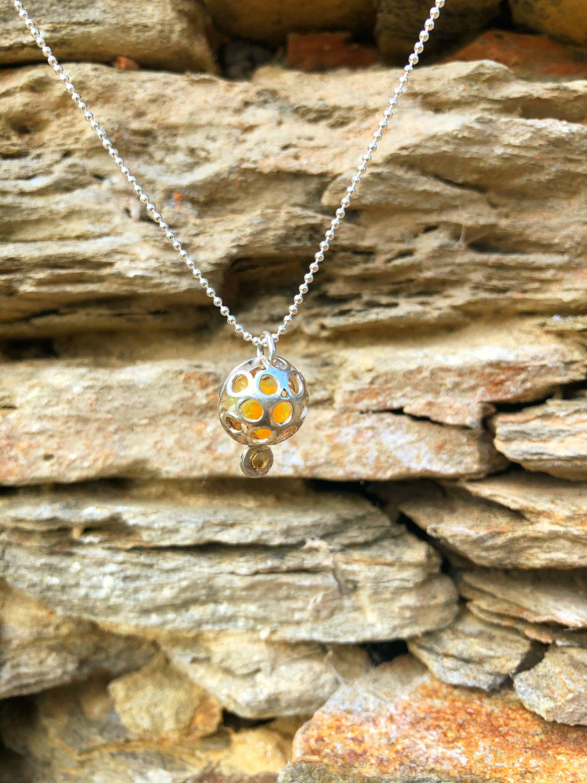 Silberne Halskette Mit Rauem Opal Silberne Halskette Mit Rauem Opal von ANNAMASSHOP