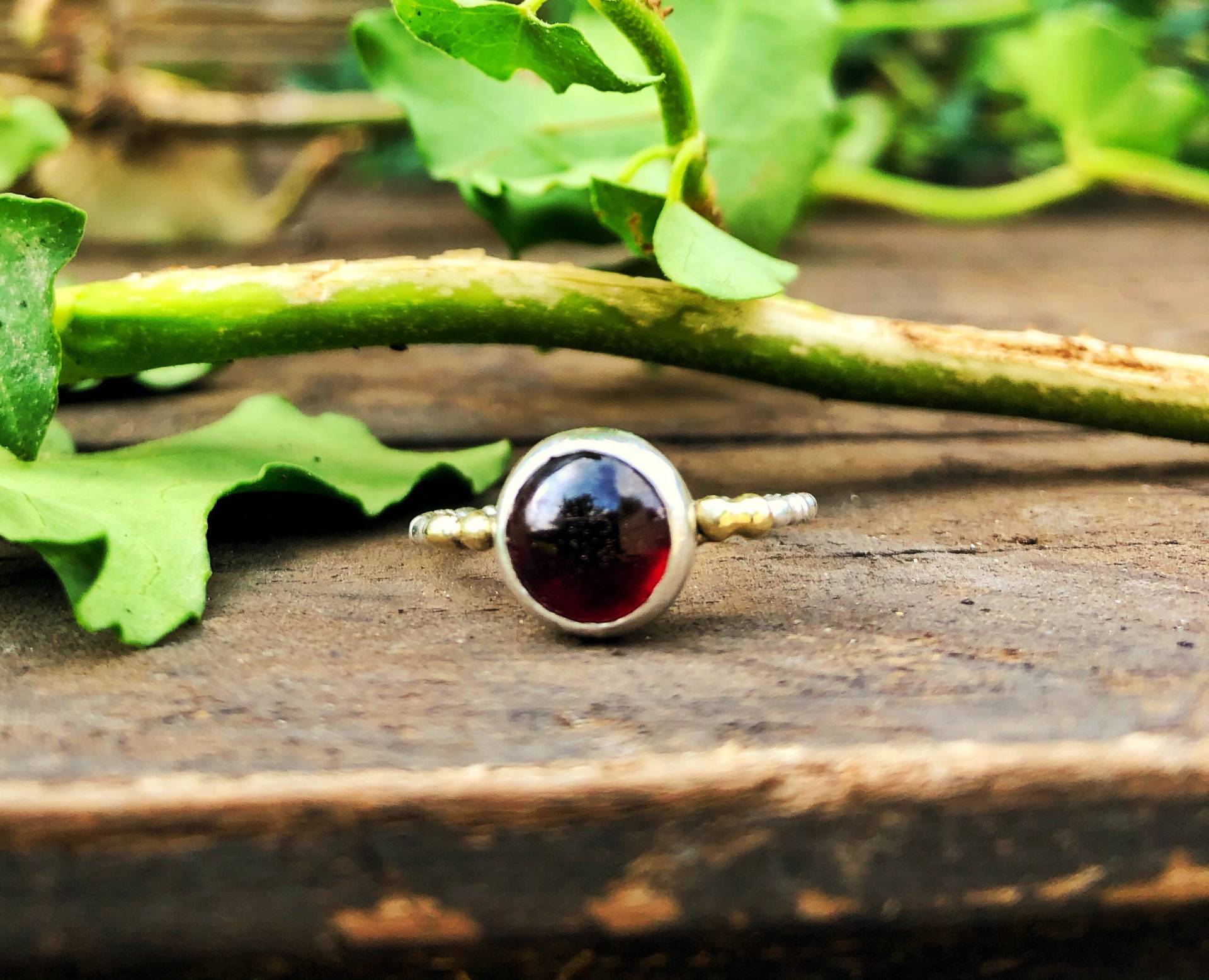 Silberring Mit Rotem Granat Silberring Mit Rotem Granat von ANNAMASSHOP