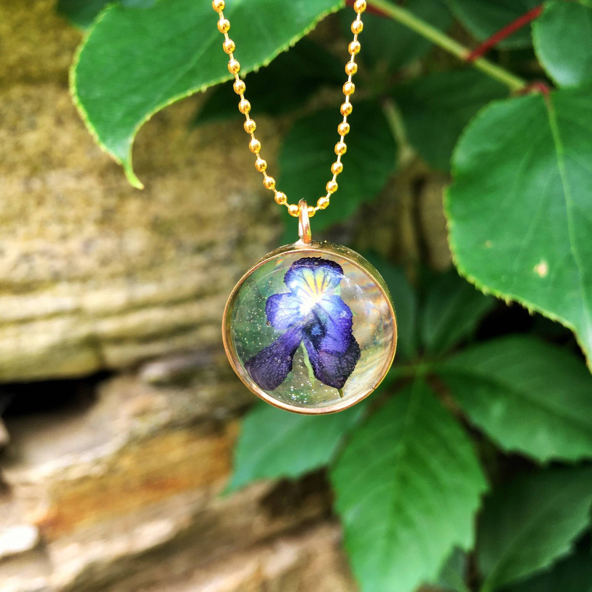 Violette Blumenkette Violette Blumenkette von ANNAMASSHOP