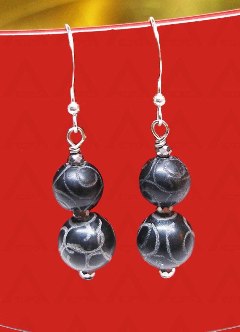 Geschnitzte Schwarze Jade Und Kristall Baumeln Ohrring Auf Sterling Silber Haken Geschnitzte Schwarze Jade Und Kristall Baumeln Ohrring Auf Sterling Silber Haken von ANNANAJewelry