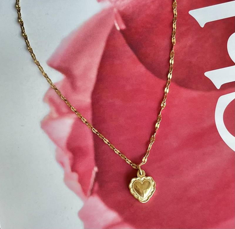 Goldene Halskette Mit Herz Anhänger von ANNJOUXbyEverlove