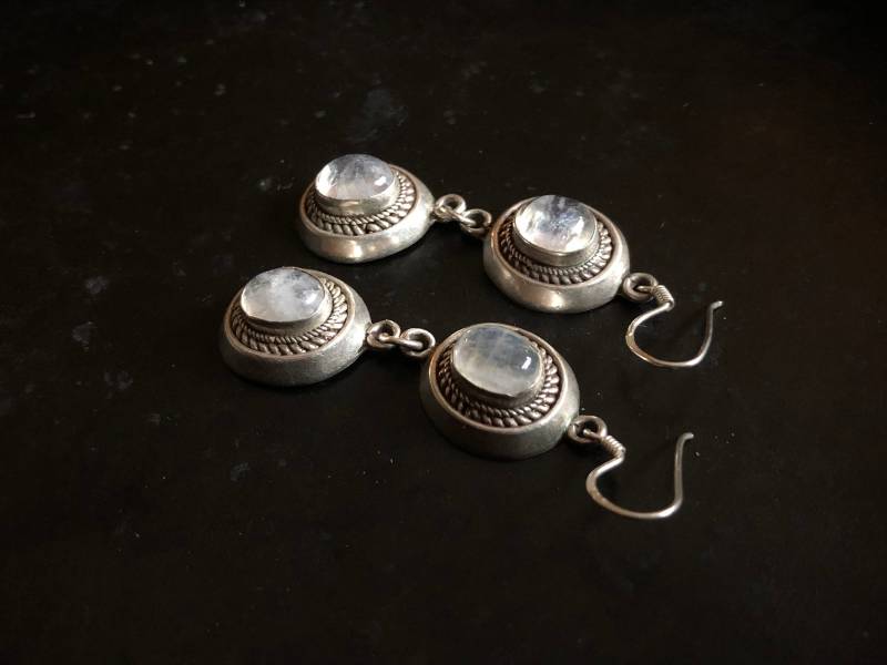 Bali Sterling Baumelnohrringe Mit Labradorit Steine von ANTICANTIK