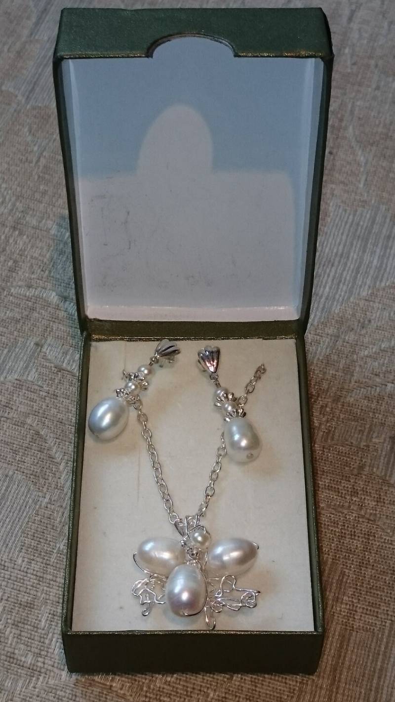 Vintage Silber Ton Schmuck Anhänger Halskette Ohrringe Set in Montierter Box von ANTIQUESandVINTAGEuk