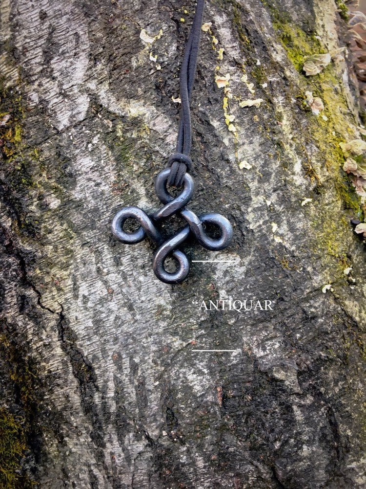 Wikinger Looped Square Anhänger Valknute, Visby Gotland, Alter Anhänger, Knoten, Wikingerknoten, Wikingerschmuck, Altes Symbol von ANTYDESIGN