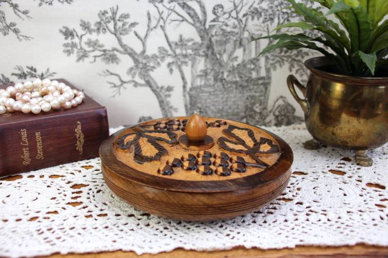 Holzdose Schatulle Rund Naturholz Dose Schmuckaufbewahrung Vintage Schmuckdose Handarbeit Deckeldose Holzbox von ANadelchen