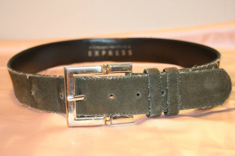 Vintage Grüne Leder Gürtel, Vintage Grüner Schmaler Ledergürtel, Vintage Schnallengürtel, Alter Kleiner Frauengürtel Vintage Grüne Leder Gürtel, Vintage Grüner Schmaler Ledergürtel, Vintage Schnallengürtel, Alter Kleiner Frauengürtel von ANewDayVintage