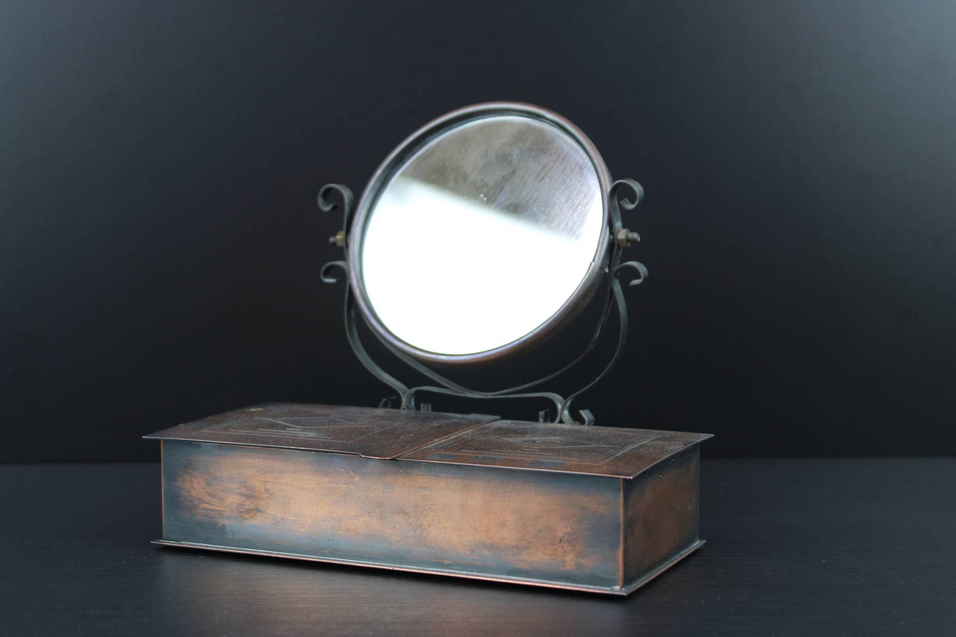 Eine Vintage Schmuckschatulle Mit Spiegel. Arts & Crafts-stil Eine Vintage Schmuckschatulle Mit Spiegel. Arts & Crafts-stil von MastorasAntiques