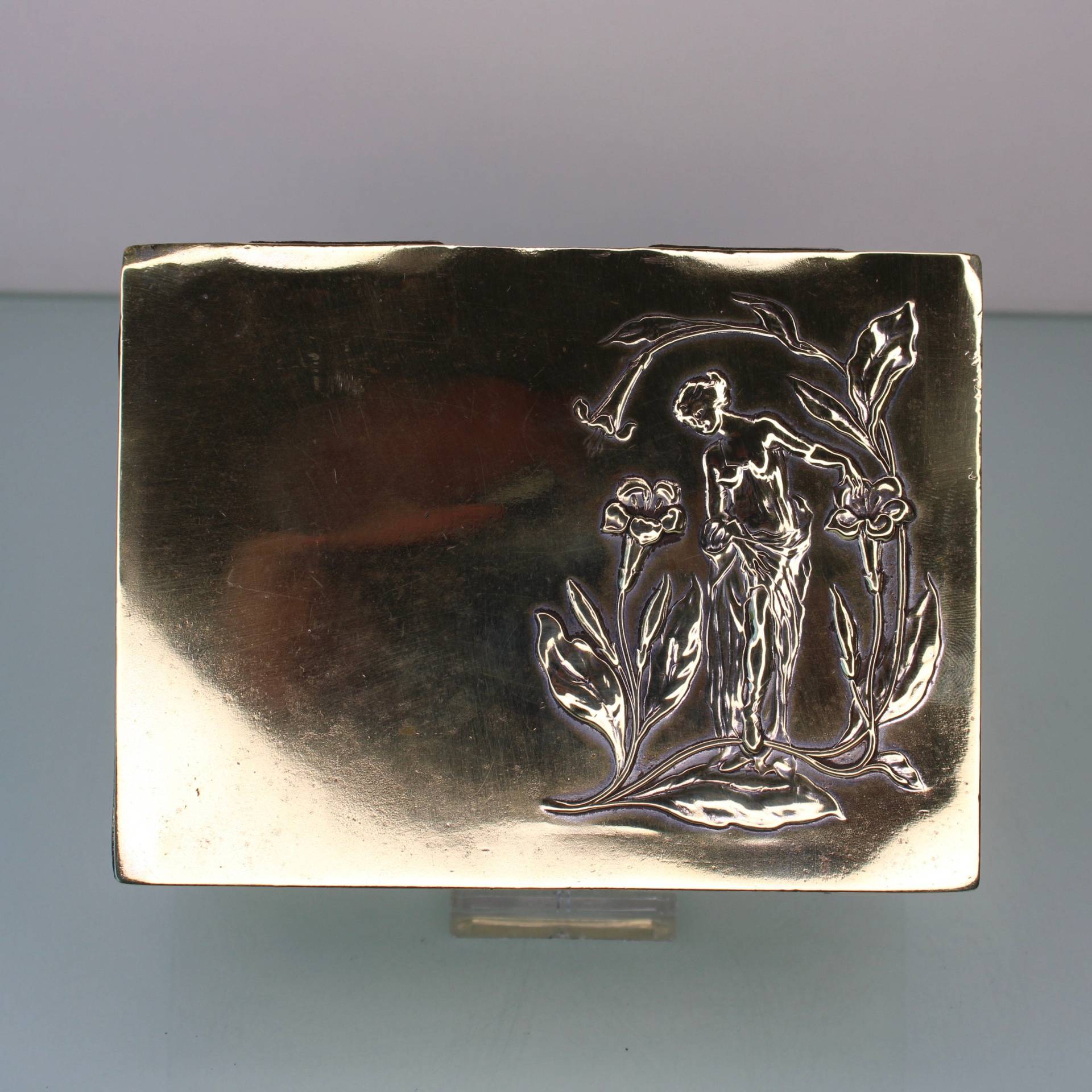Jugendstil Florale Dame Messing Schmuckkästchen Jugendstil Florale Dame Messing Schmuckkästchen von MastorasAntiques