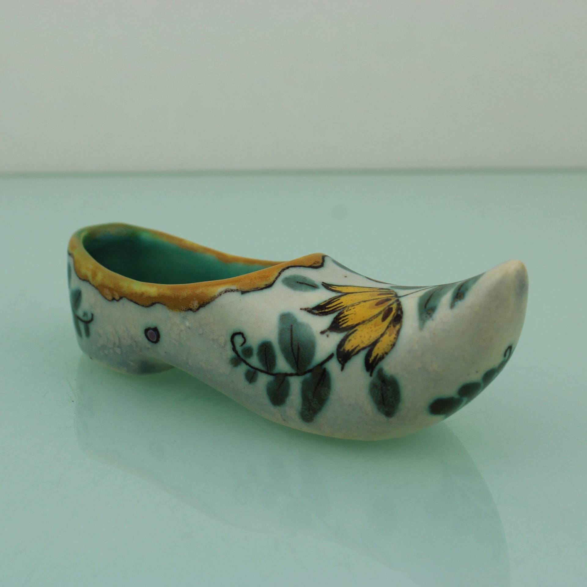 Vintage Royal Zuid-Holland Steingut Miniatur Clog Von Gouda Plateel Vintage Royal Zuid-Holland Steingut Miniatur Clog Von Gouda Plateel von MastorasAntiques