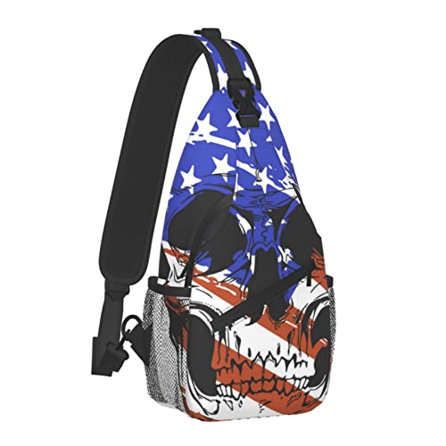 Leichter Sling-Schulterrucksack für Herren, amerikanische Flagge, gemalt auf einem Totenkopf, Umhängetasche, verstellbare Sporttaschen, große Brusttasche mit verstellbarem Schultergurt von AOOEDM