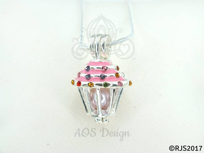 Crystal Pink Cupcake Perle Käfig Anhänger Halskette - Geburtstagsgeschenke von AOSDESIGN