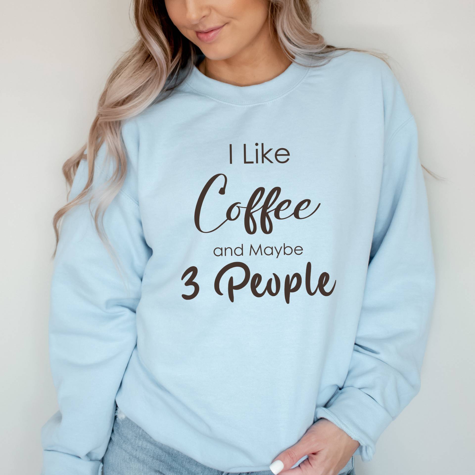 I Like Coffee & Maybe 3 People Sweatshirt, Kaffee Liebhaber Pullover, Geschenk Für Koffein Shirt, Trinken T-Shirt von APComfortPrints